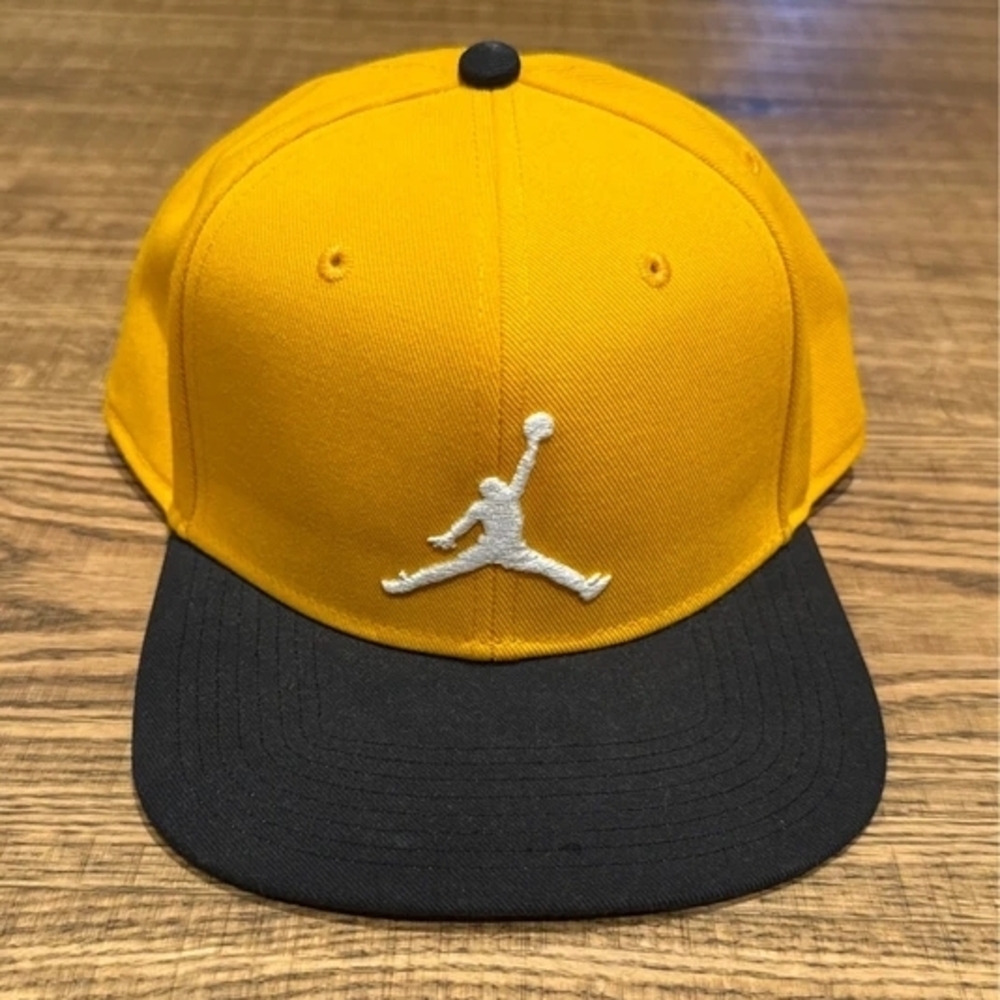 Jordan Kids Yellow and Black Snapback with White Jumpman